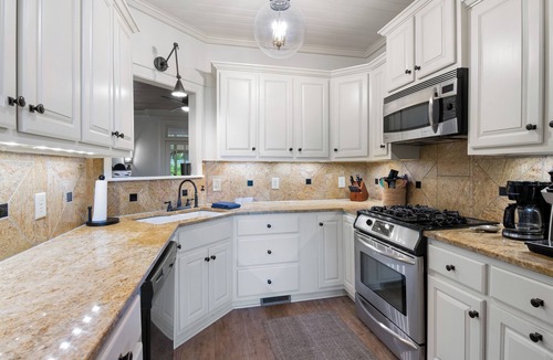Highlands Hills Cabin | Serene Mountain Retreat With Breathtaking Mountain Views | Hillside Terrace