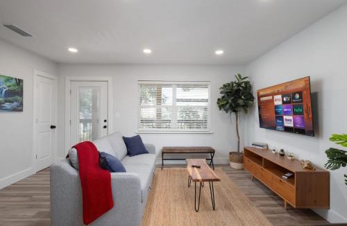 Gainesville House | Serene Place Walk to UF Stadium Near Shands & Downtown