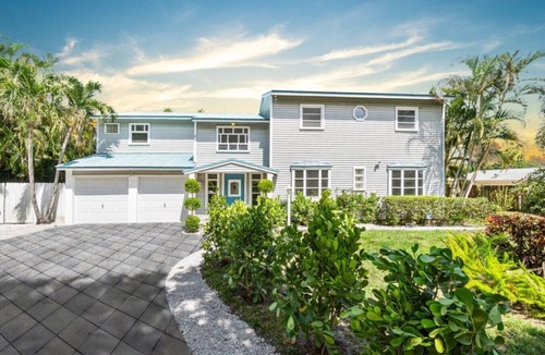 Lake Clarke Shores Villa | Serenity Stays ~ Waterfront, Pickleball, Hot Tb, Cinema, Sauna, Pool