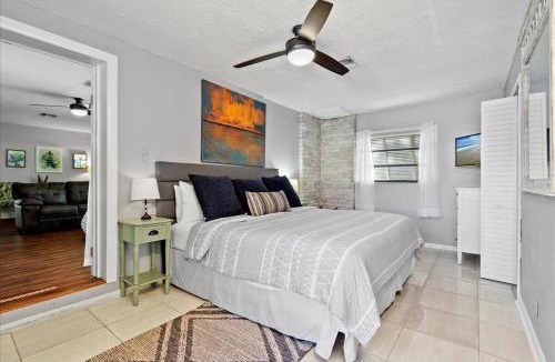 Beachway Estates House | Serenity Tiki Beach House King Size Bed!