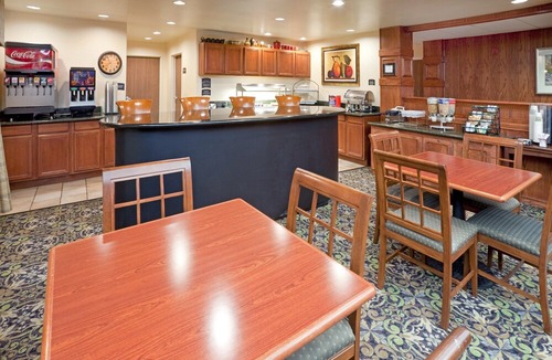 Tech Terrace Condo | Shared Pool & Hot Tub. Free Breakfast. Near Texas Tech University & University Medical Center.