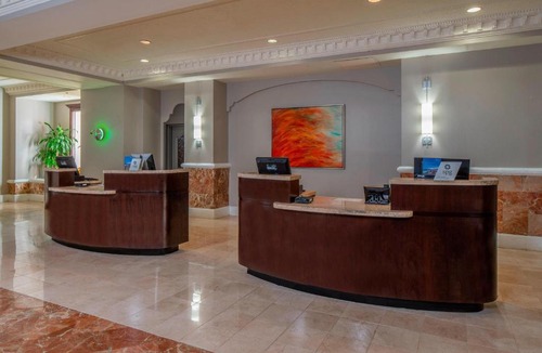 Survey Creek Hotel | Sheraton Suites Fort Lauderdale at Cypress Creek