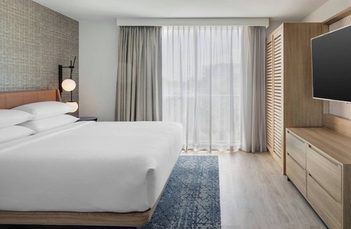 Survey Creek Hotel | Sheraton Suites Fort Lauderdale at Cypress Creek