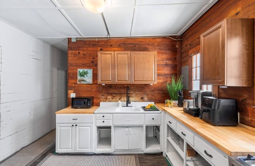 Downtown Apartment | Shipwreck Suite - Apartment on Duval St, Key West!