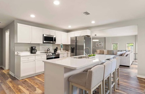 Brunswick House | Shore Thing - Central Location Near Beaches