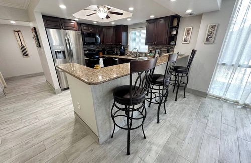 Holiday Isle Condo | Shoreline Towers 1036 - Remodeled Private Beach Front Condo in Destin - 3BR