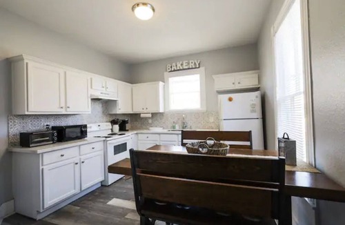 San Jacinto Cottage | Short Walk to Beach | Game Room | Pool Table