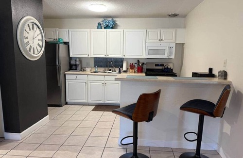Gainesville Apartment | Short walk to Shands, VA, University of Florida 1