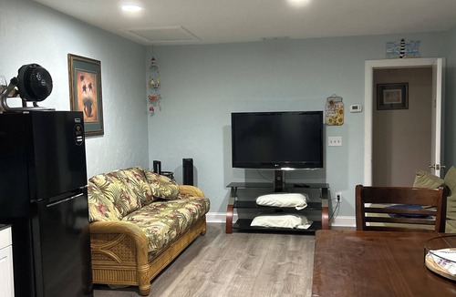 Riverview Estates House | Siesta Key Master suite 1 Lg BR & 1 large bonus rm w bed Heated Pool & Pets ok
