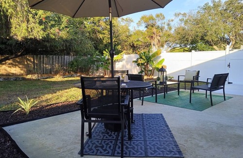 Whitfield Apartment | Siesta Studio is central to our white sand beaches, downtown, art & cultural.
