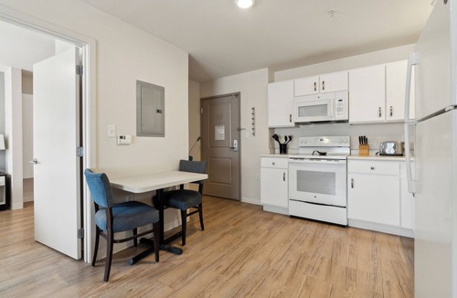 Far North Central Apartment | Simplicity At the Rim 1419 I Spacious 1 Bed 1 Bth