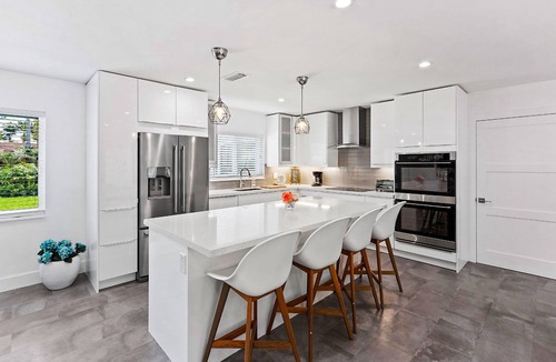 Palm Beach Shores House | Simply Elegant WPB Singer Island Heated Pool Home-walk to Beach