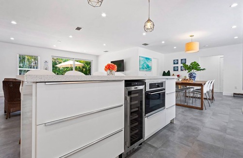 Palm Beach Shores House | Simply Elegant WPB Singer Island Heated Pool Home-walk to Beach
