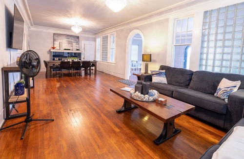 Galveston Villa | Sinatra House: Mardi Gras Parade Route!