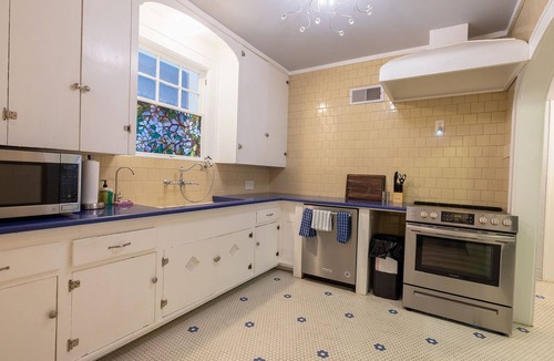 Galveston Villa | Sinatra House: Mardi Gras Parade Route!