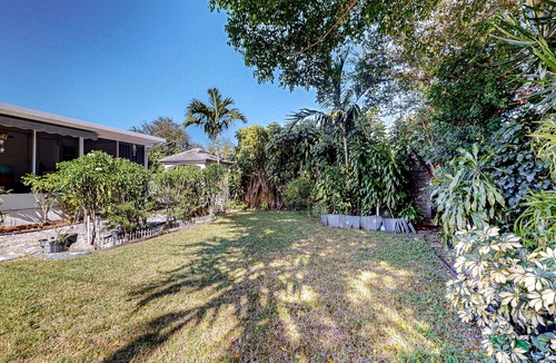 Hallandale Beach House | Single-level home with private yard, screened patio, AC, & W/D