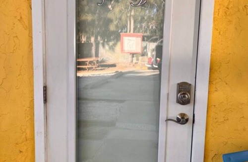 Weeki Wachee Gardens Apartment | Sirenity - Neptune's Grotto Old Florida Adventure Retreats