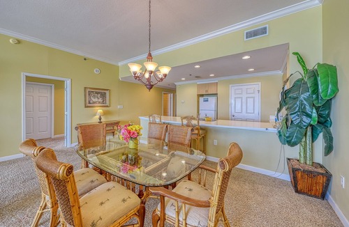 Thomas Drive Condo | Sizable condo w/private balcony & gulf views - located right on the beach