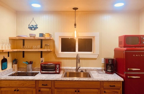 New Braunfels Resort | Sky Cottage-1 bedroom cottage in enjoyable New Braunfels at Summit Resort