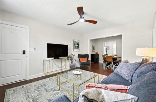San Marco Apartment | Sleek 2 BR Condo - 2 block from San Marco