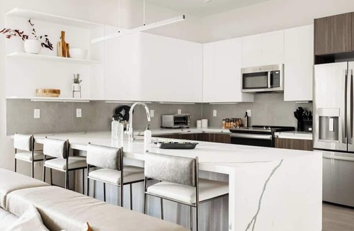 Jefferson Park Condo | Sleek Denver Flat | Walk to Empower Field | Tesoro