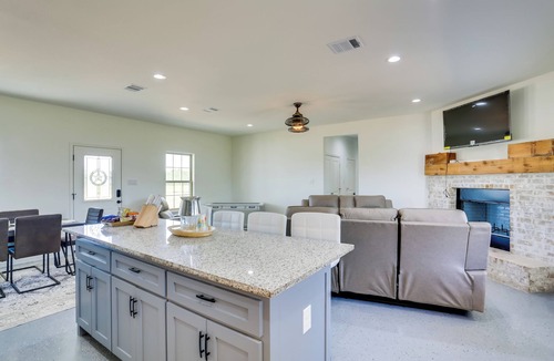 Jacksboro House | Sleek Jacksboro Home w/Fireplace + Patio!