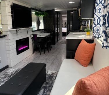 Clermont Villa | Sleek, Modern, Pet Friendly Custom Tour Bus!