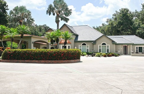 Clermont House | Sleep Up to 50 - Private Oasis With Boating & Huge Games!