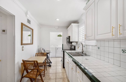 West Palm Beach Apartment | "Sleep with the alligators" at this alligator themed 3/1 in West Palm Beach!