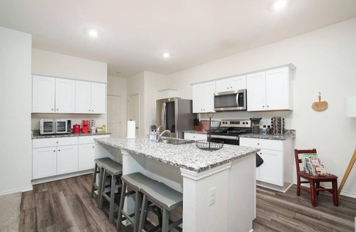 Medina Valley House | Sleeps 13 Near Seaworld Lackland 4BR