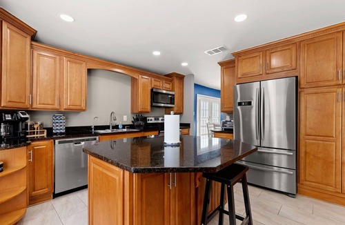 West San Antonio House | Sleeps 14 | Private Pool w/Spa | GameRoom