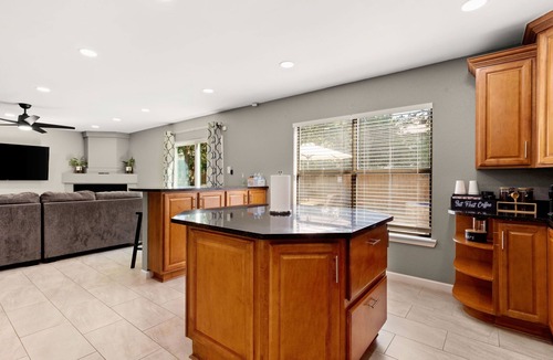 West San Antonio House | Sleeps 14 | Private Pool w/Spa | GameRoom