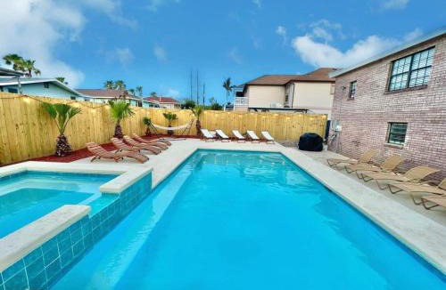 South Padre Island House | Sleeps 22, 2min Walk To The Beach, Heated PoolSpa