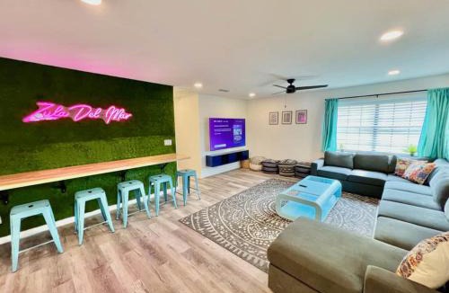 South Padre Island House | Sleeps 22, 2min Walk To The Beach, Heated PoolSpa