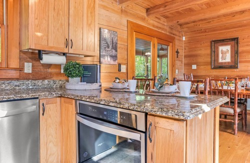 Sautee Nacoochee Cabin | Sleeps 28, 2 Cabins, 10BR/8BA, Hot Tub, Game Room, Firepit, King Beds, Helen, GA