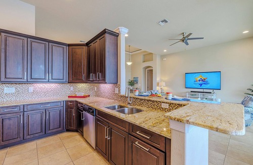Pelican Villa | Sleeps 8 - Heated pool - Hot tub - Gulf Access - Kayaks