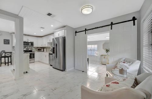Temple Crest Apartment | Sleeps 8 Near Busch Gardens With BBQ and Fenced Yard