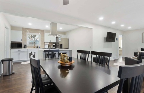 Overland Park House | Sleeps 8 |Pool Table|Mins from Shuttle to Stadium