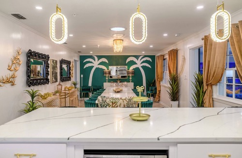 Clearwater House | Sleeps36 2Homes 12BR Heated Pool Spa Pickleball 14+ Parking
