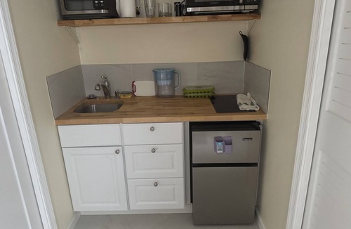 Westgate Apartment | Small apt Chic 1-bedroom apartment with AC, WiFi in wonderful West Palm Beach