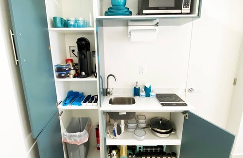Downtown Hollywood Apartment | Small Studio Downtown Hollywood Queen Bed LUX 23