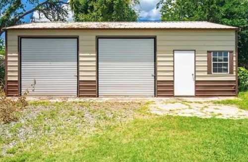 Copeville House | Small Town Stay on Main, Contractor Friendly
