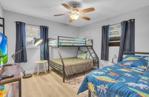 Sandalwood House | SMV Cute Jacksonville Bungalow Central