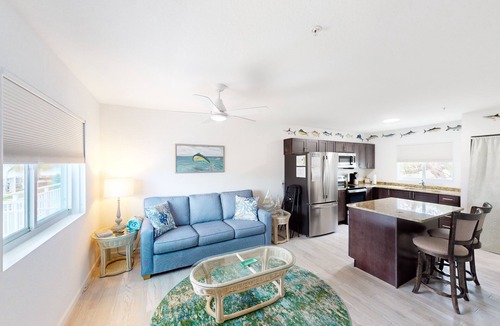 Marathon Condo | Snowbird-friendly condo in oceanfront complex with heated pool, BBQ, W/D, AC