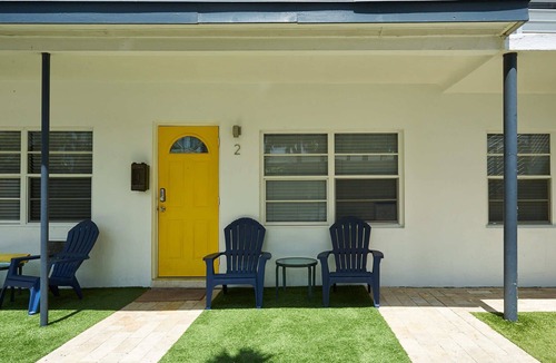 Lauderdale Beach Apartment | Snug Apart Walking Distance to the Beach, F.Lauderdale, Wifi, BBQ, Gated