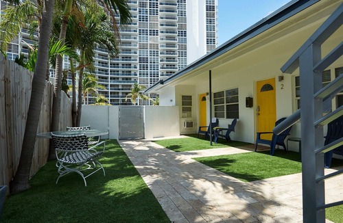 Lauderdale Beach Apartment | Snug Apart Walking Distance to the Beach, F.Lauderdale, Wifi, BBQ, Gated