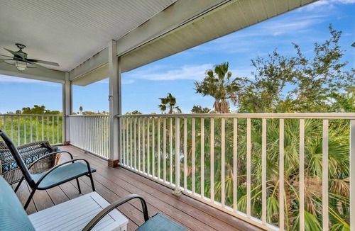 Palmetto House | Soak in the Hot Tub Waterfront! Kayak off the dock