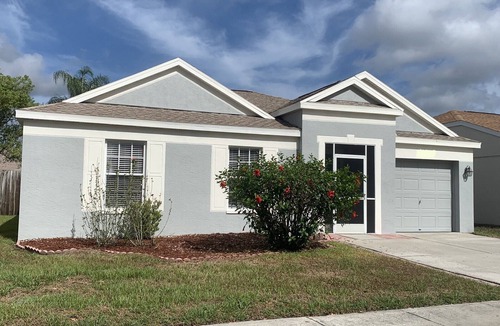 South Pointe of Tampa House | Solar panels for pool heat and a solar blanket as well. Some dog breeds allowed.