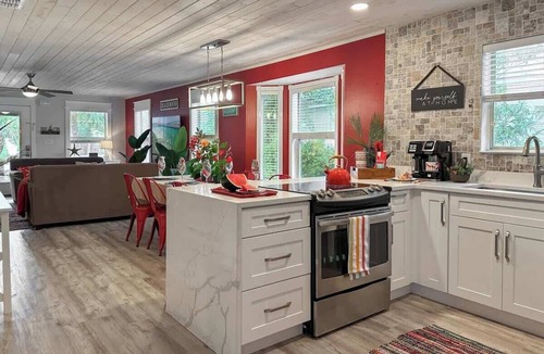 Crystal Beach House | SolMate-PoolHeat Deals-Free GolfCart,Bikes,Hot Tub