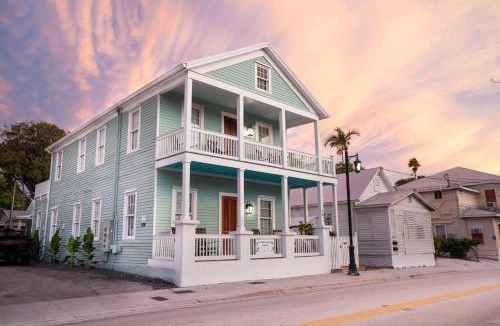 Old Town House | Sombrero Reef Light Suite